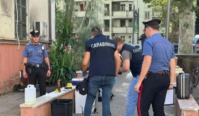 Quarticciolo, trovate dieci bottiglie molotov in un cassonetto