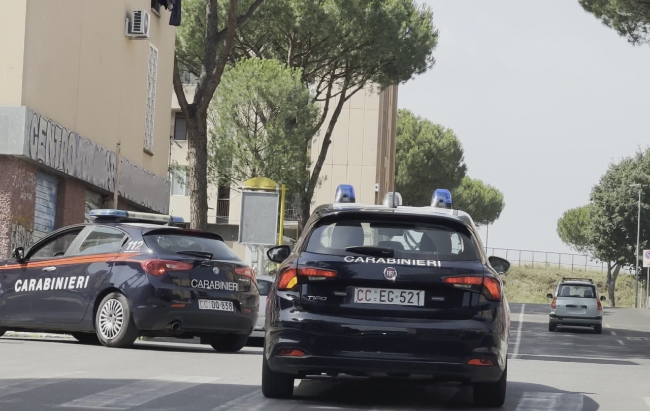 Tor Bella Monaca, rissa con i carabinieri e blitz antidroga. Quattro arresti