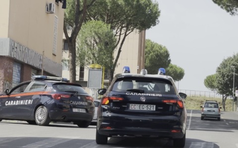 Tor Bella Monaca, rissa con i carabinieri e blitz antidroga. Quattro arresti