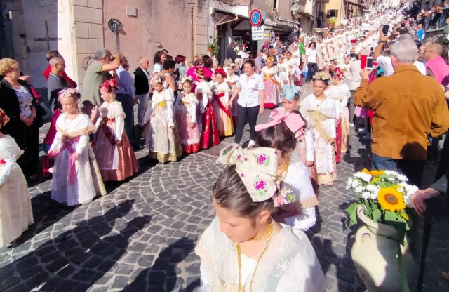 La sfilata delle Vunnelle e dei Butteri