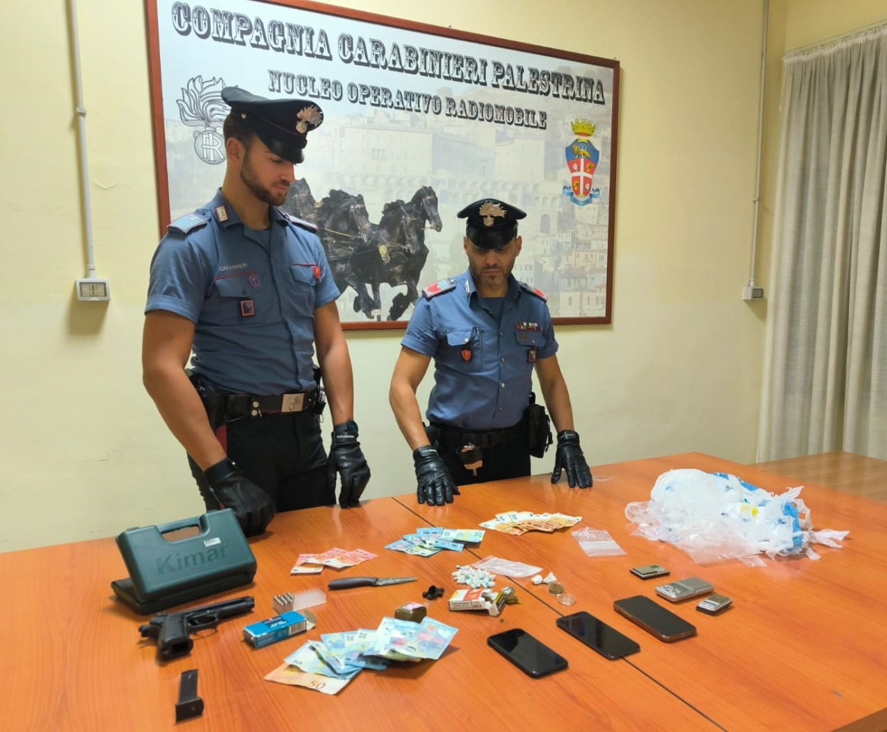 Sorpresi dai carabiniei moglie e marito spacciatori