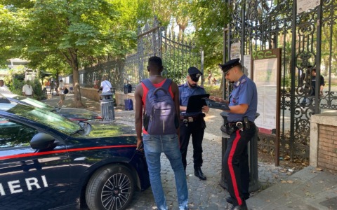 Controlli dei carabinieri, un arresto e 5 ordini di allontanamento
