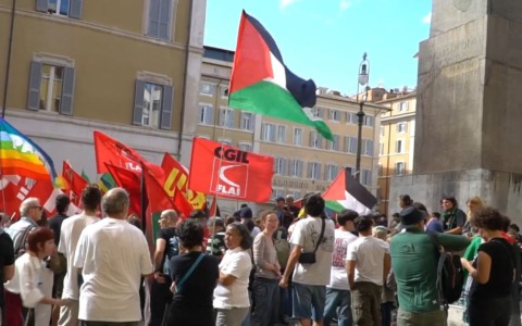 Manifestanti pro Pal aggrediti in un bar a colpi di bastone