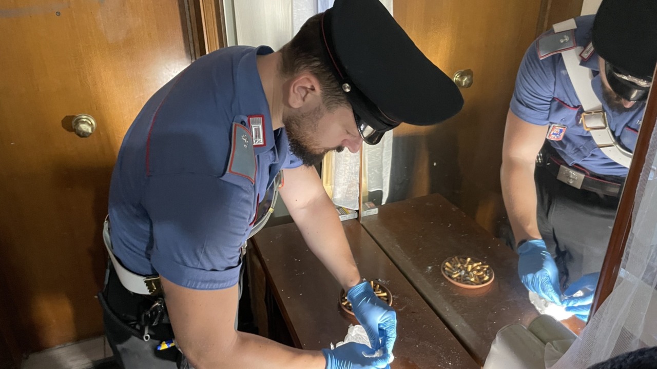 Detenzione e spaccio di sostanze stupefacenti, 10 persone in manette