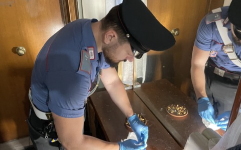 Detenzione e spaccio di sostanze stupefacenti, 10 persone in manette