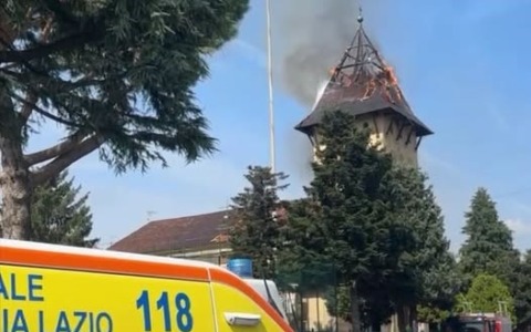 A fuoco il campanile della Chiesa Madonna del Buon Consiglio