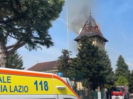 A fuoco il campanile della Chiesa Madonna del Buon Consiglio