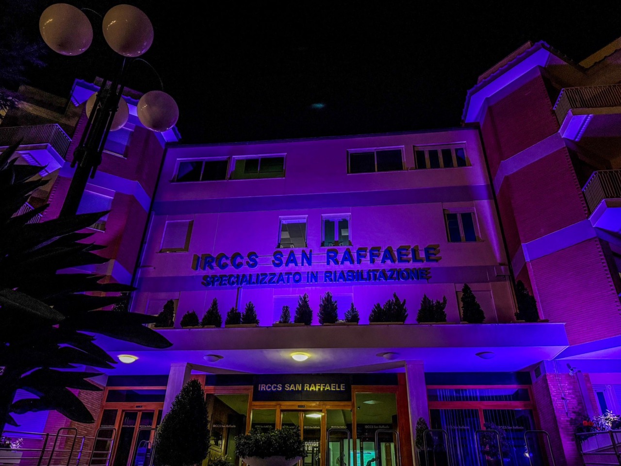 Alzheimer, l’Irccs San Raffaele si illumina di viola