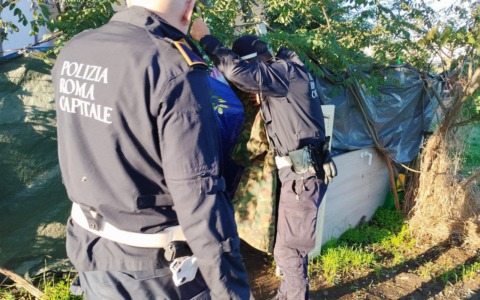 Tende e baracche a Primavalle, sgomberati due insediamenti abusivi