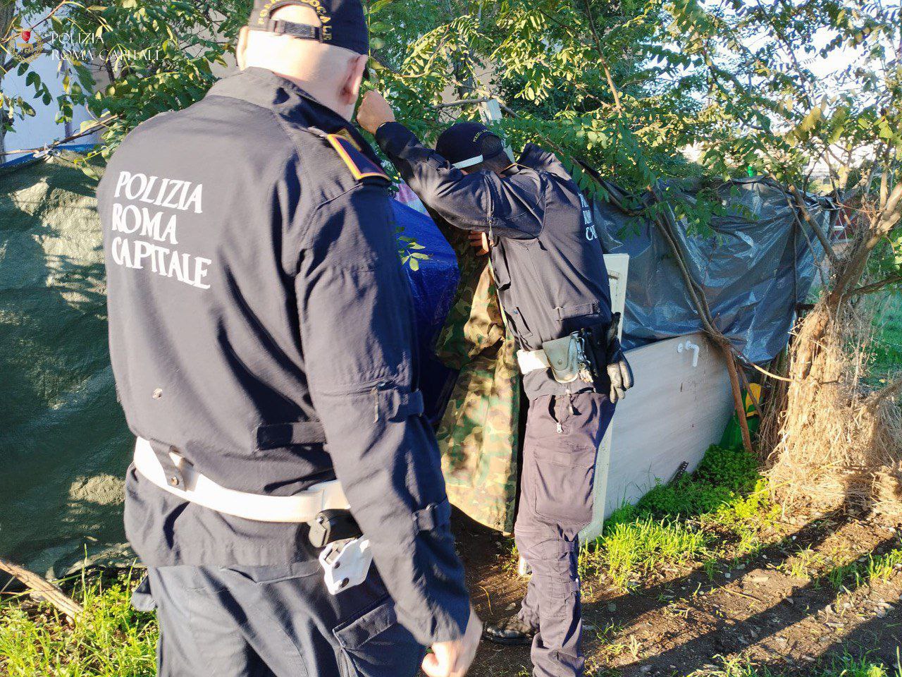 Tende e baracche a Primavalle, sgomberati due insediamenti abusivi