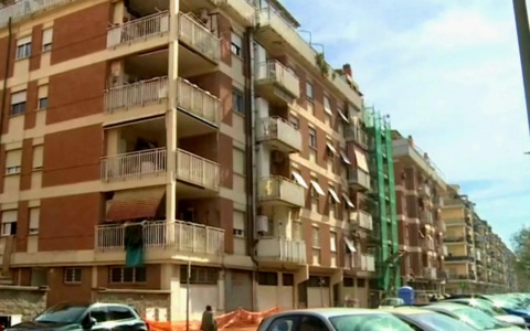 Operaio cade dal quinto piano e muore ad Ostia