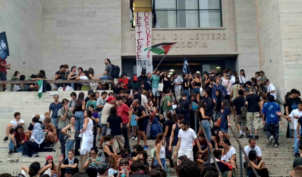 In migliaia alla manifestazione pro Palestina. Occupata la facoltà di Lettere