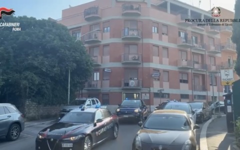 Spaccio di cocaina in fabbrica, tre arresti