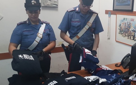 Arrestati due cittadini georgiani per furto in negozio sportivo