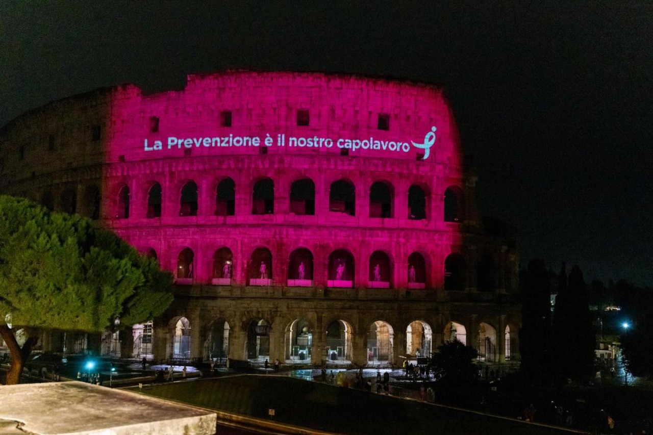 Mese della prevenzione, il Colosseo si illumina di rosa