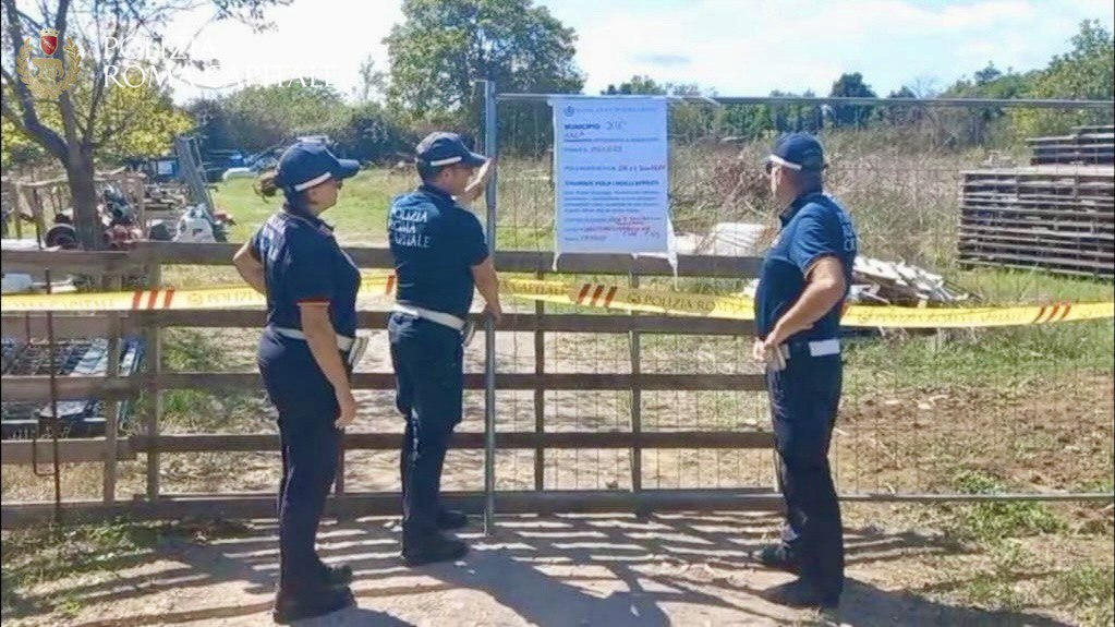 Scoperta vasta discarica illegale a Primavalle