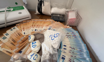 Ai domiciliari continuava a spacciare ketamina, crack e cocaina
