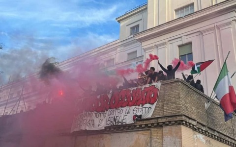 Occupato questa mattina il liceo Cavour