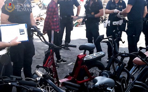 Bici elettriche rubate nel Campo Nomadi di via Salviati