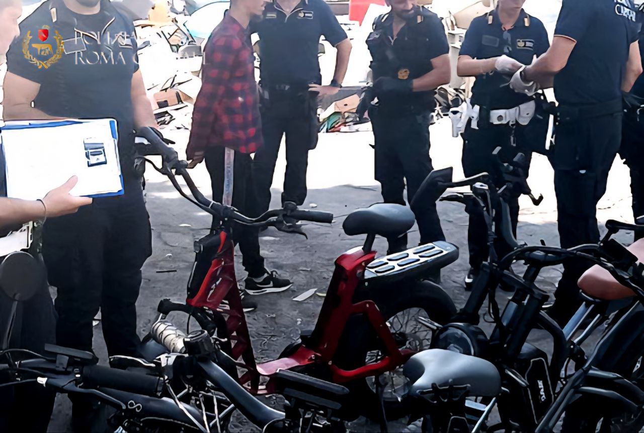 Bici elettriche rubate nel Campo Nomadi di via Salviati
