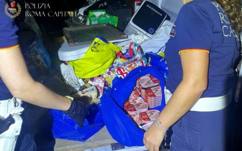Blitz nei mercatini illegali: oltre 600 chili di merce sequestrata 