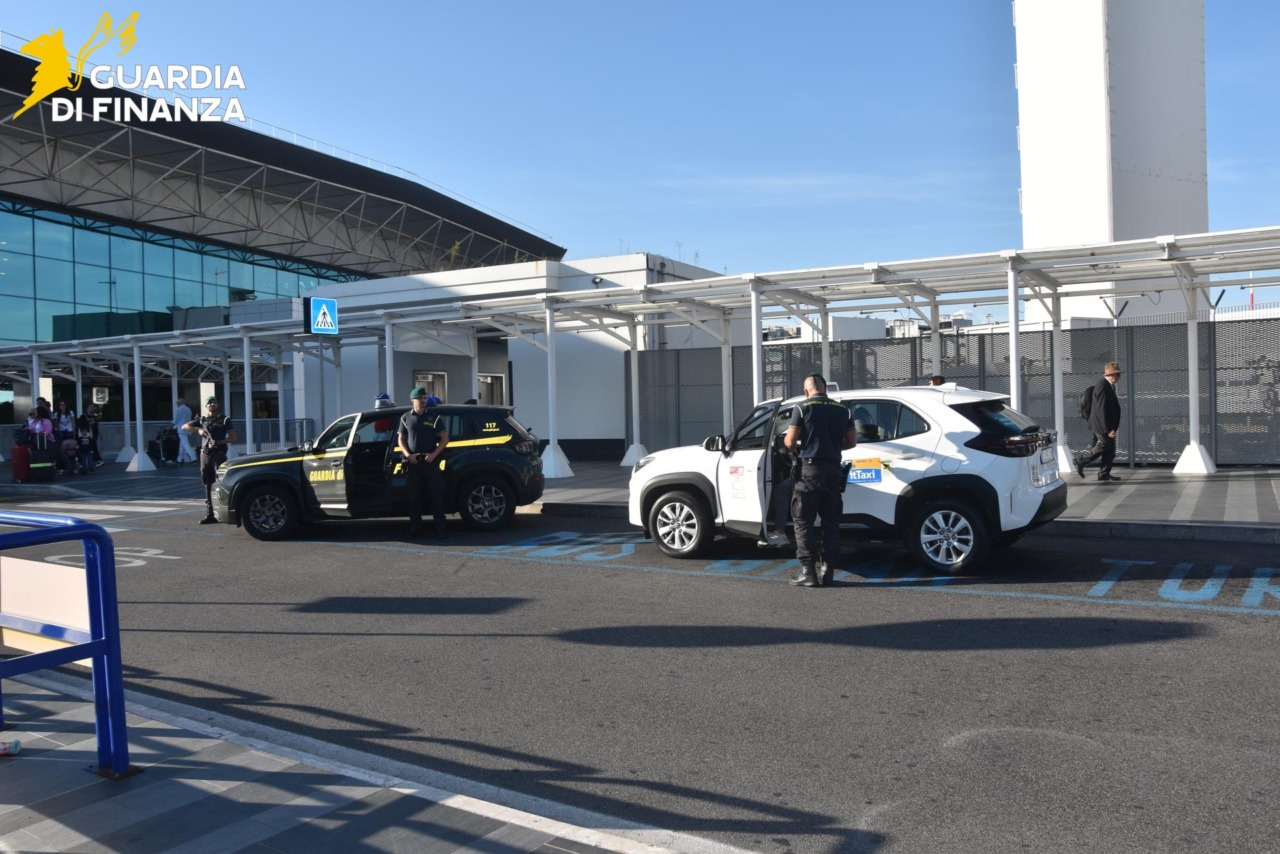 Taxi e NCC, estate di controlli all’aeroporto Da Vinci