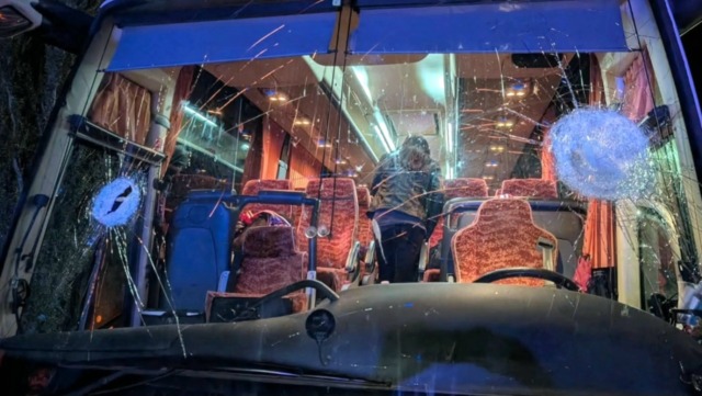 Agguato al pullman, gli ultrà: “Ce danno omicidio a tutti”. Il gip: “Compiaciuti del lancio dei sassi”
