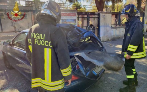 Esplode una bombola di ossigeno, fermata una donna