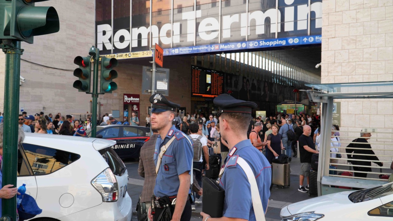Sicurezza a Termini, blitz dei Carabinieri. Arresti e sanzioni