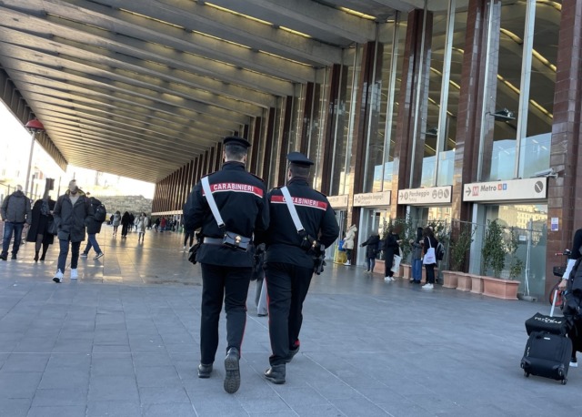 Si picchiano vicino a Termini, arrestati tre uomini e una donna