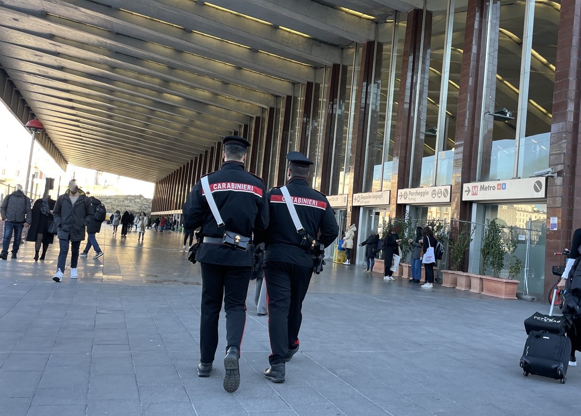 Si picchiano vicino a Termini, arrestati tre uomini e una donna