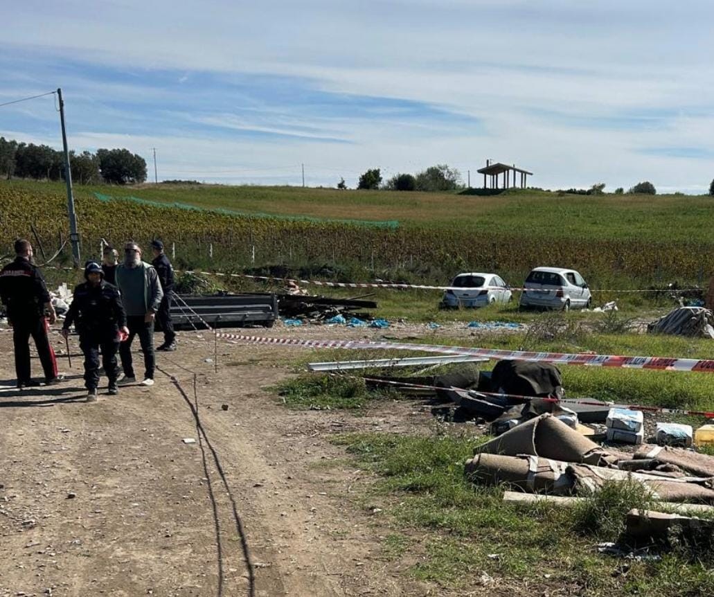 Pneumatici e vernici, sequestrate due discariche abusive