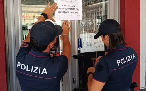 Spari e coltellate al bar, chiuso il locale