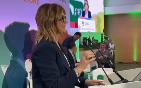 Aumentano i redditi, ma le donne prendono sempre meno degli uomini