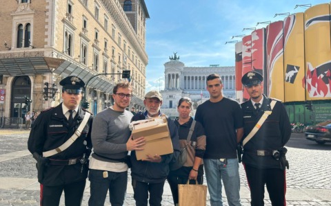 Guida turistica morta per malore al Colosseo, restituiti effetti personali e soldi ai familiari