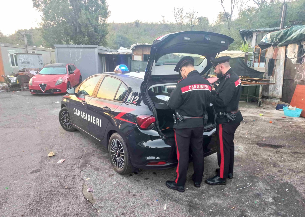 Controlli dei Carabinieri nel Campo nomadi di via Candoni