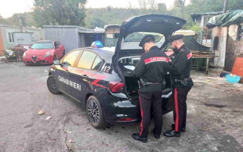 Controlli dei Carabinieri nel Campo nomadi di via Candoni