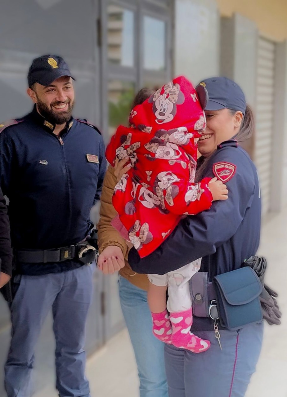 Corsa contro il tempo, la polizia di Stato salva la piccola Alice di 14 mesi