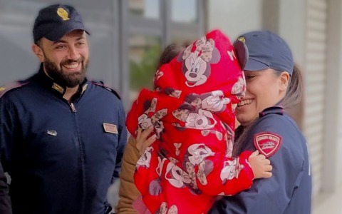 Corsa contro il tempo, la polizia di Stato salva la piccola Alice di 14 mesi