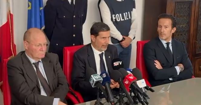 Agguato al bus, il Procuratore: “Cercavano lo scontro, si è trattato di un omicidio in concorso…”