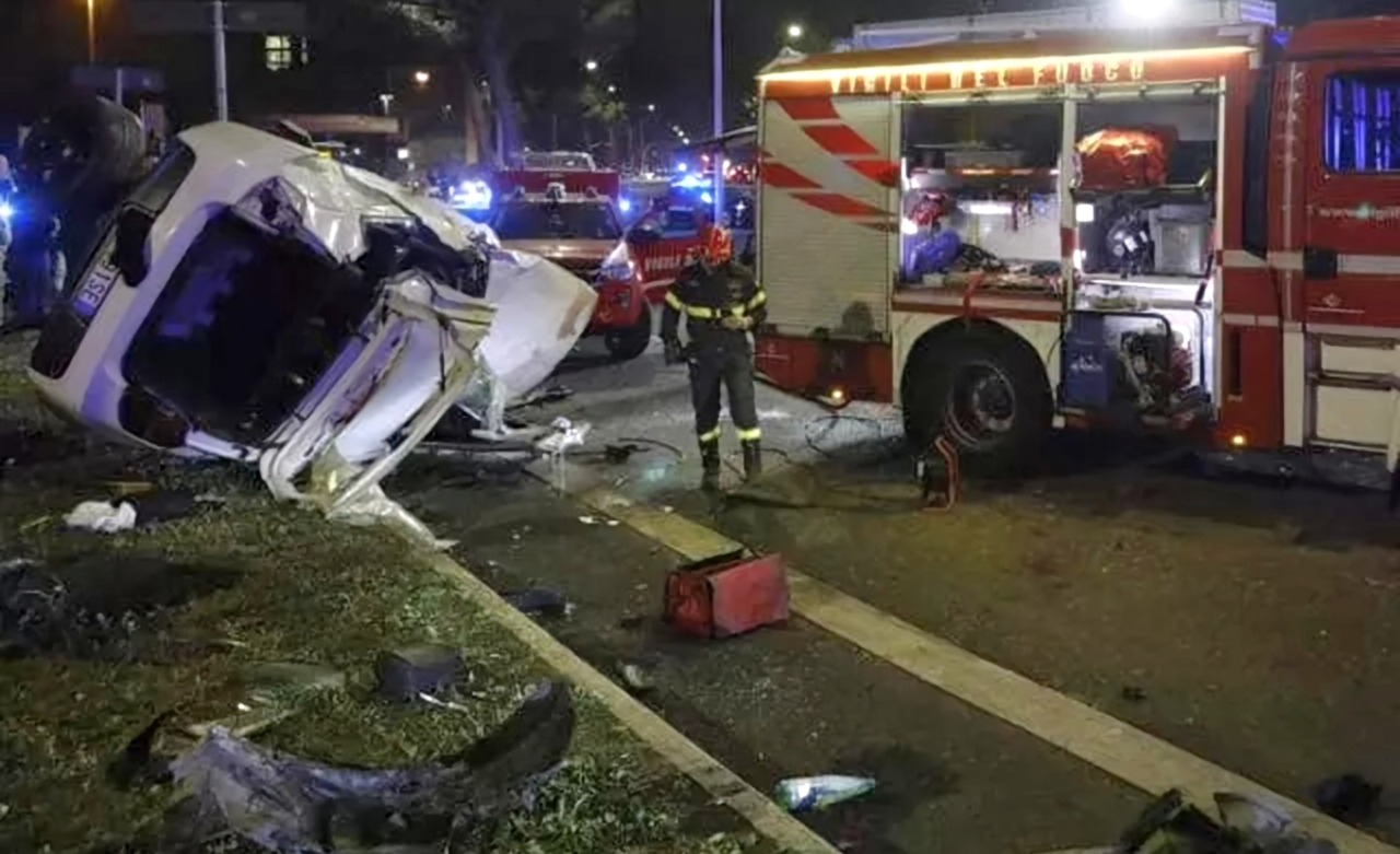 L’incidente mortale sulla Colombo, l’ipotesi della gara tra auto. La vittima, Beatrice Bellucci, aveva 20 anni