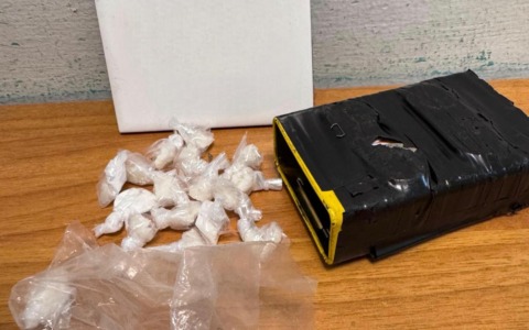 Cocaina nascosta sotto l’auto con calamite, due arresti a Prima Porta