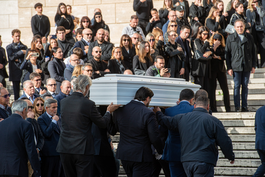 L’ultimo saluto a Beatrice Bellucci: “Tutta Roma e qui per te”