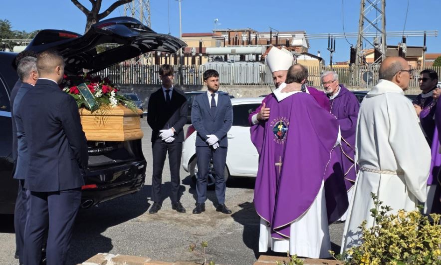 L’addio a Raffaele Marianella, l’omelia del fratello: “Lo sport è altro”