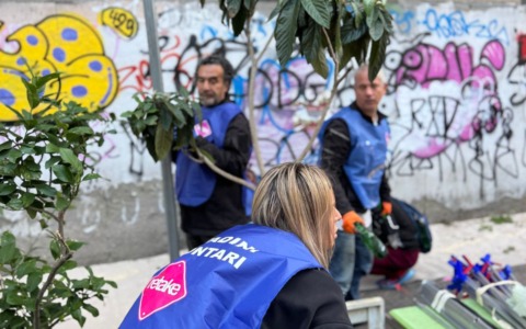 Duecento kg di rifiuti raccolti e 40 piante messe a dimora all’Esquilino grazie a 100 volontari