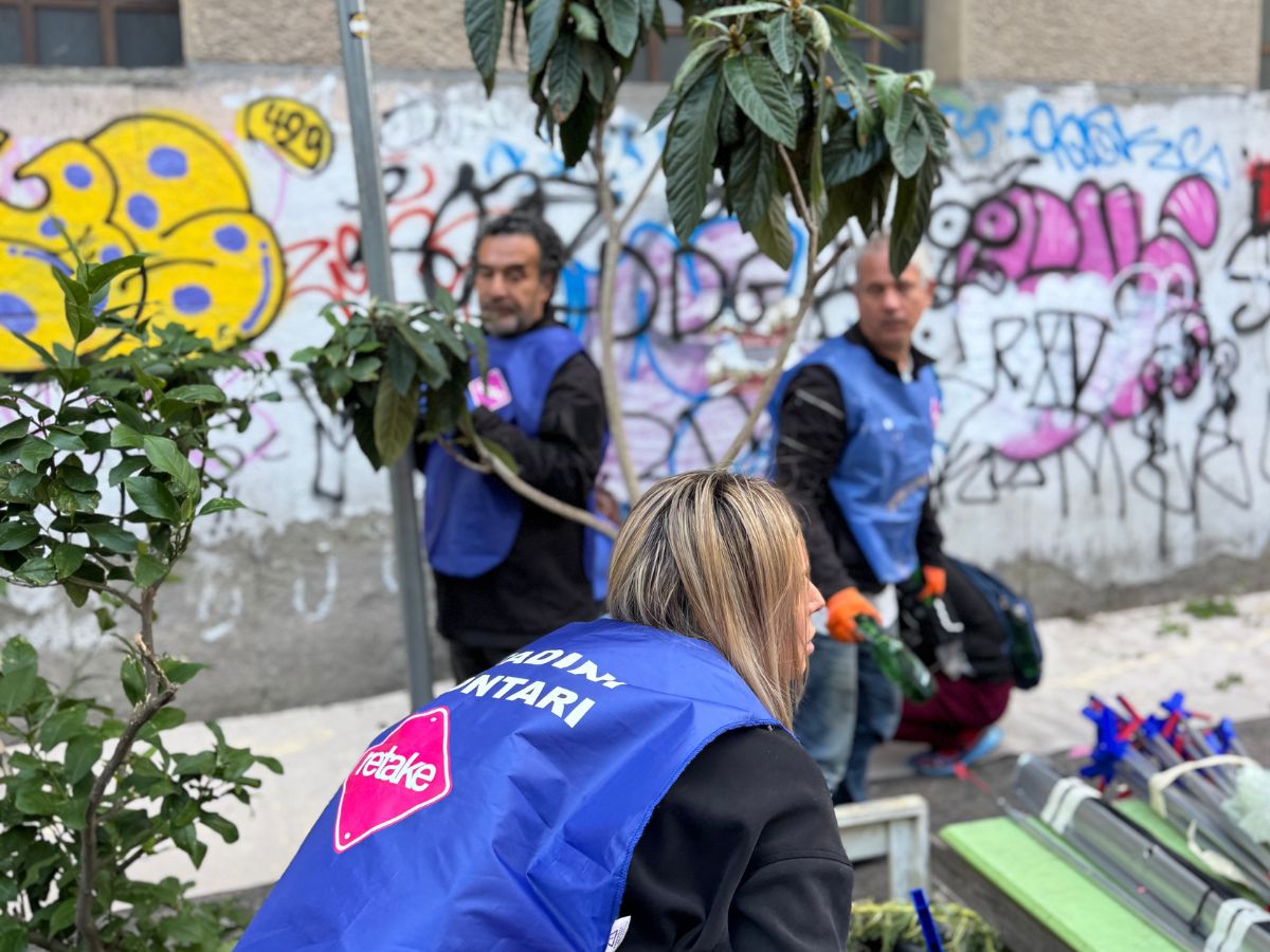 Duecento kg di rifiuti raccolti e 40 piante messe a dimora all’Esquilino grazie a 100 volontari