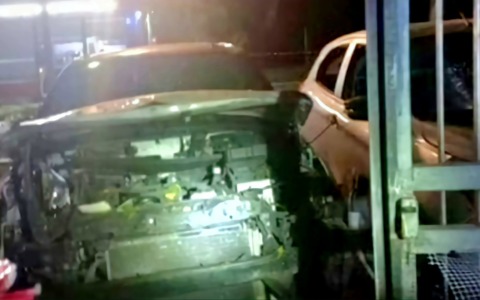 Bomba esplode e distrugge le auto di Sigfrido Ranucci e della figlia