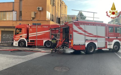 Incendio in un appartamento in Via Diano Marina, morta un’anziana, grave la figlia