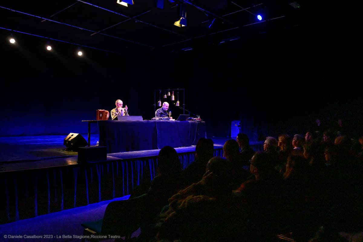 Elio Germano e Teho Teardo riportano in scena l’Italia raccontata da Pasolini