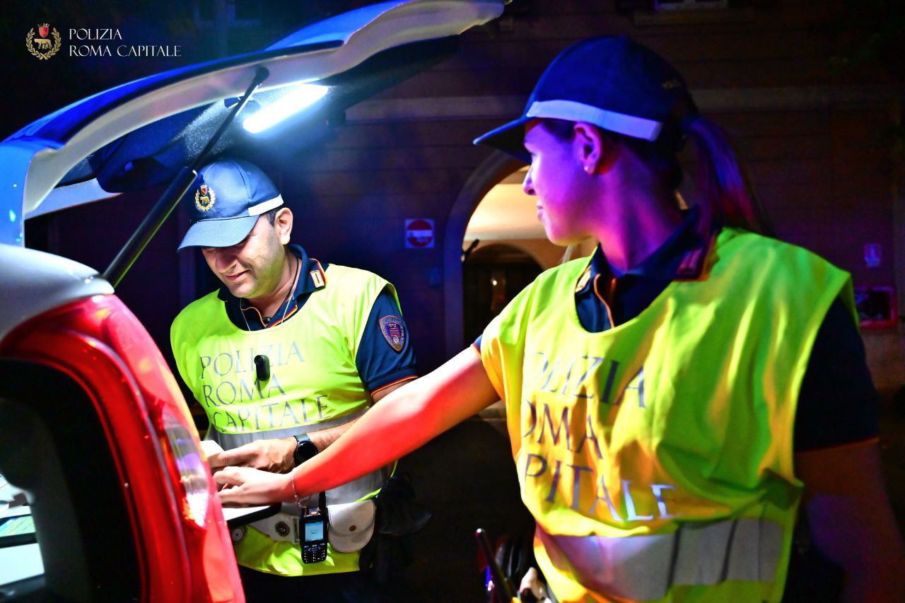 Mercato illegale in via Severini, sequestrati 37 quintali di merce